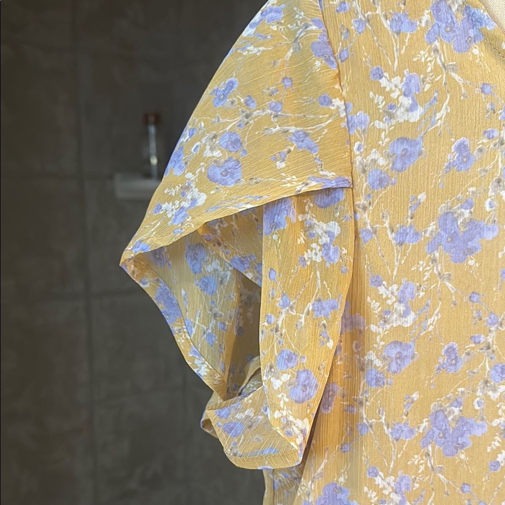 Gilli Yellow Flutter Sleeve Ruffled Blouse - Picture 3 of 5